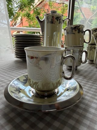 Juego Tazas Café y Tetera Oro/Plata