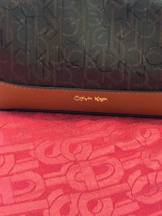 Bolso Calvin Klein Marrón Logo Barril Correa