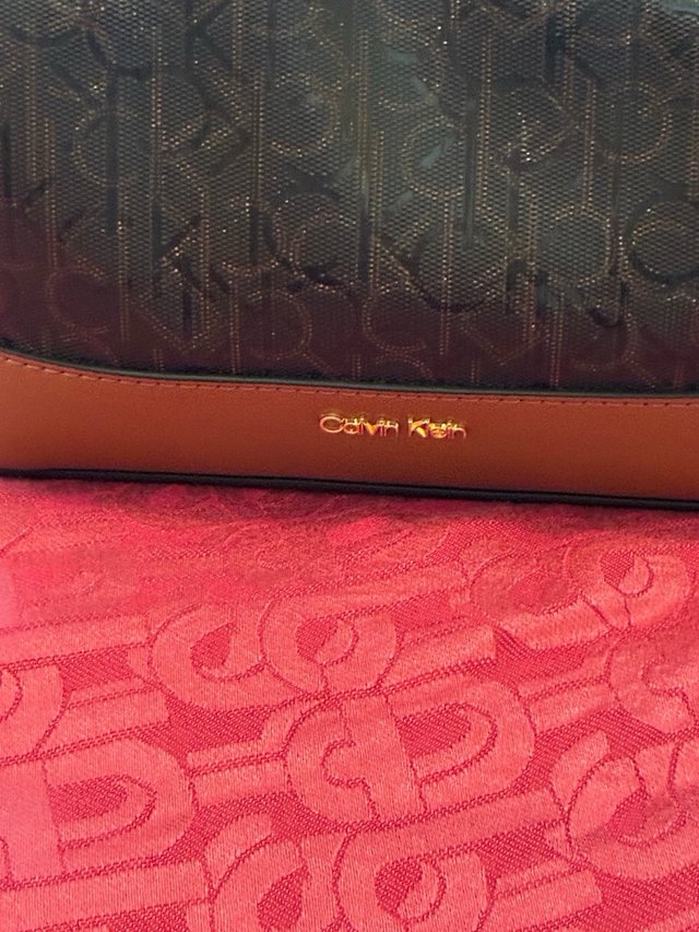 Bolso Calvin Klein Marrón Logo Barril Correa