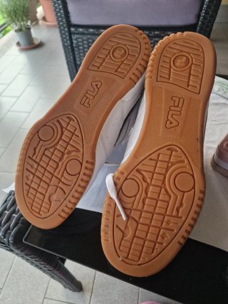 Scarpe Fila uomo bianche con dettagli oro
