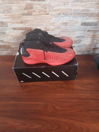 Zapatillas Adidas Baloncesto Rojas y Negras