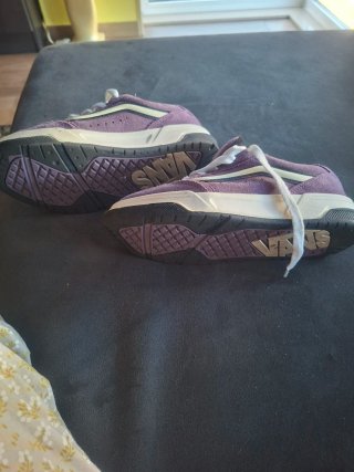 Zapatillas Vans Moradas y Blancas