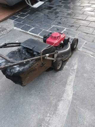 Cortacésped Honda HRD 536 profesional con tracción