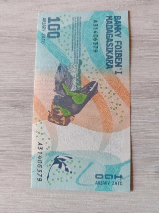 Billete 100 Ariary Zato Madagascar