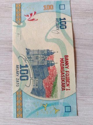 Billete 100 Ariary Zato Madagascar
