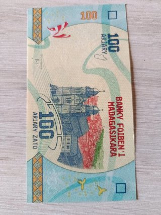 Billete 100 Ariary Zato Madagascar