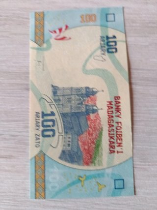 Billete 100 Ariary Zato Madagascar