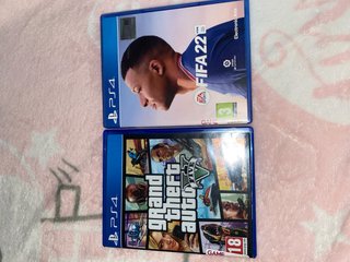 GTA V y FIFA 22 PS4