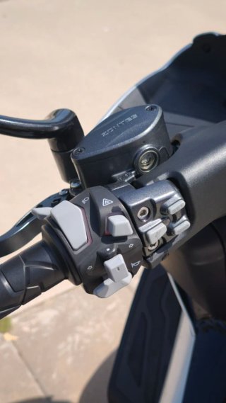 Zontes 125D Maxi Scooter Plata/Negro