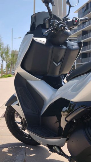 Zontes 125D Maxi Scooter Plata/Negro