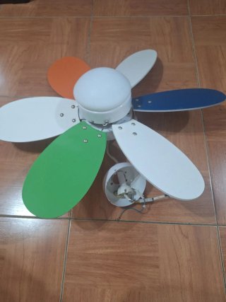 Ventilador/Luz Multicolor con Aspas