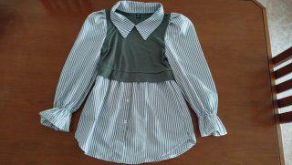 Blusa SHEIN verde militar y blanco talla única