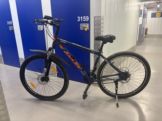 Bicicleta de montaña azul