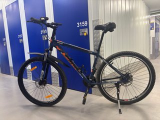 Bicicleta de montaña azul