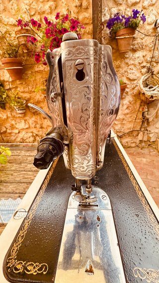 Máquina de coser Alfa antigua
