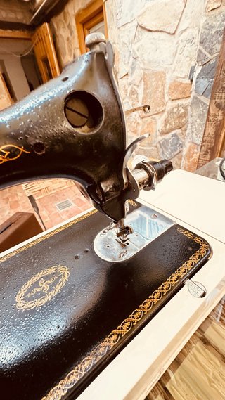 Máquina de coser Alfa antigua