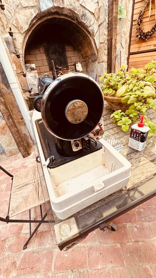 Máquina de coser Alfa antigua