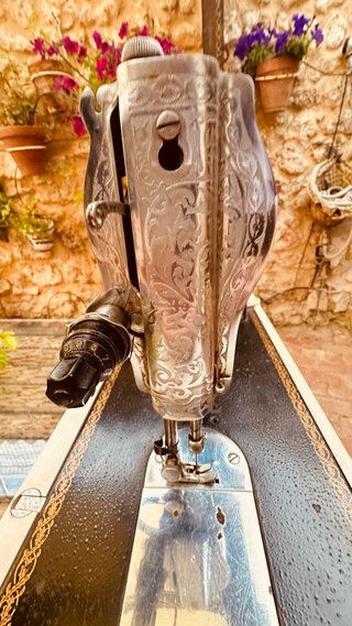 Máquina de coser Alfa antigua