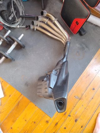 Escape Honda CB650R 2022 original.