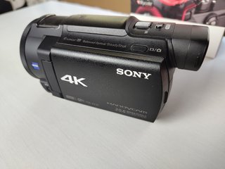 Sony FDR-AX33 + Micrófono + AC-L200 + cargador