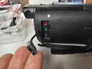 Sony FDR-AX33 + Micrófono + AC-L200 + cargador