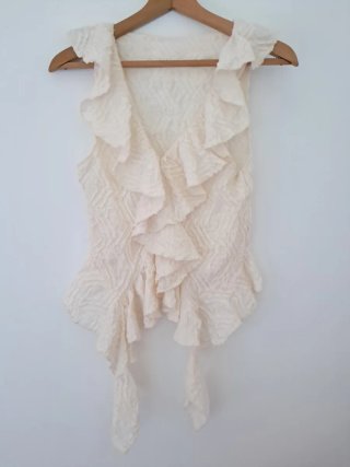 Top #Zara beis con volantes