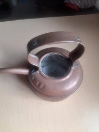 Tetera antigua de cobre