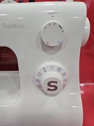 Maquina de Coser Singer Tradition 2282, Nueva.