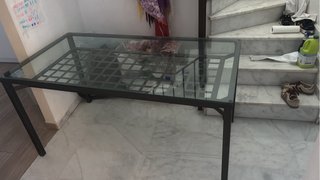 Mesa de salón con cristal y 4 sillas