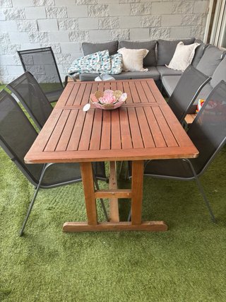 Mesa extensible a 2’20 por 90 y 6 sillas