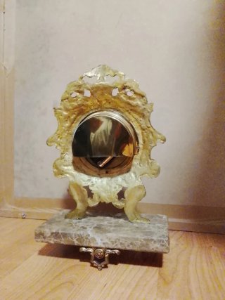 Reloj de sobremesa antiguo dorado