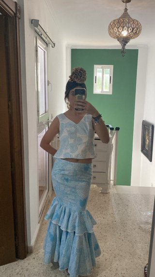Traje de flamenca azul y blanco
