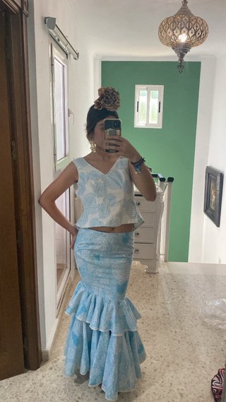 Traje de flamenca azul y blanco