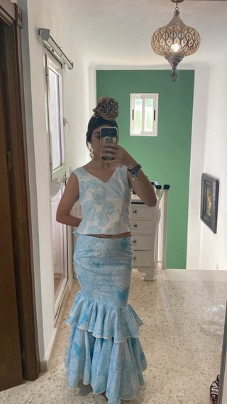 Traje de flamenca azul y blanco