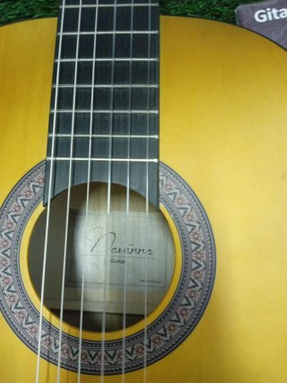 Guitarra Clásica con Funda