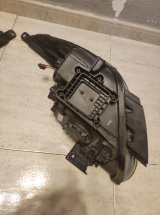 2 Faros Ford D00E 2020