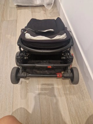Carrito Bebé Maclaren Negro, modelo Atom