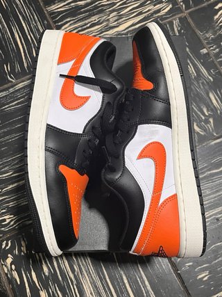 Jordan 1 Low Negro/Blanco/Naranja
