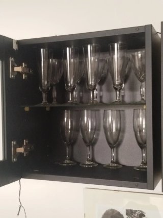 1 Vitrina pared Ikea madera y cristal