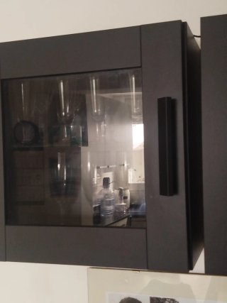 1 Vitrina pared Ikea madera y cristal
