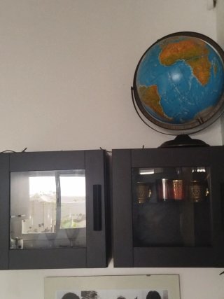 1 Vitrina pared Ikea madera y cristal