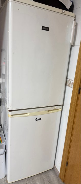 Congelador vertical Teka y Zanussi