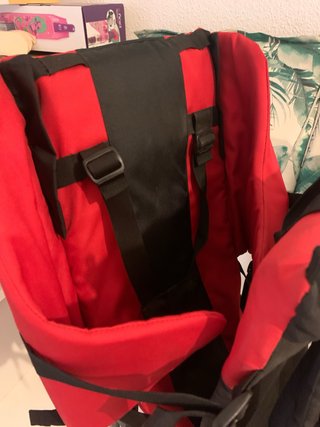 Mochila portabebés niño roja y negra