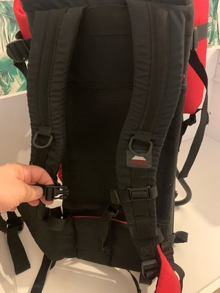 Mochila portabebés niño roja y negra