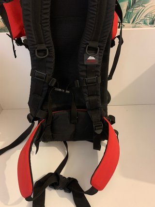 Mochila portabebés niño roja y negra