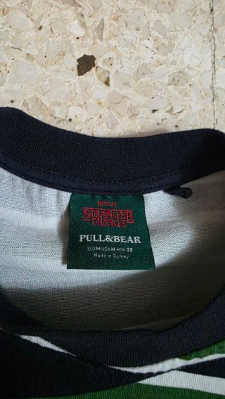 Camiseta Stranger Things Pull&Bear Talla M