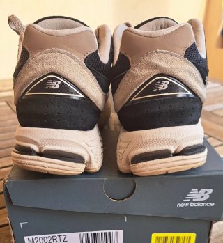 Zapatillas New Balance 2002R Beige/Negro