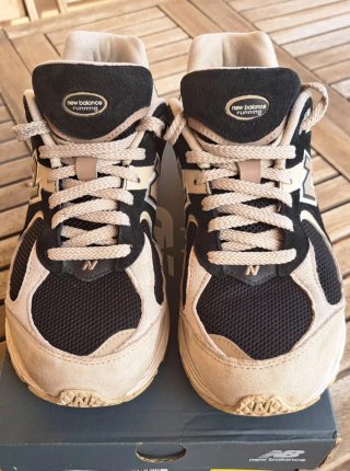 Zapatillas New Balance 2002R Beige/Negro