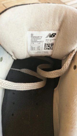 Zapatillas New Balance 2002R Beige/Negro