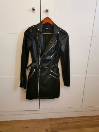 Vestido cuero efecto piel Zara